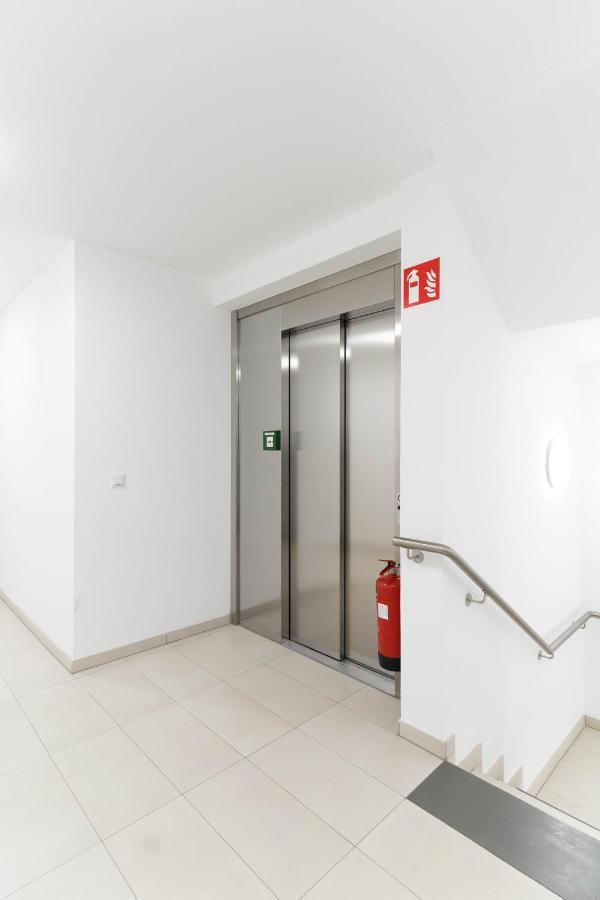 Luxurious Apartment With Big Balcony Near City Center Bécs Kültér fotó